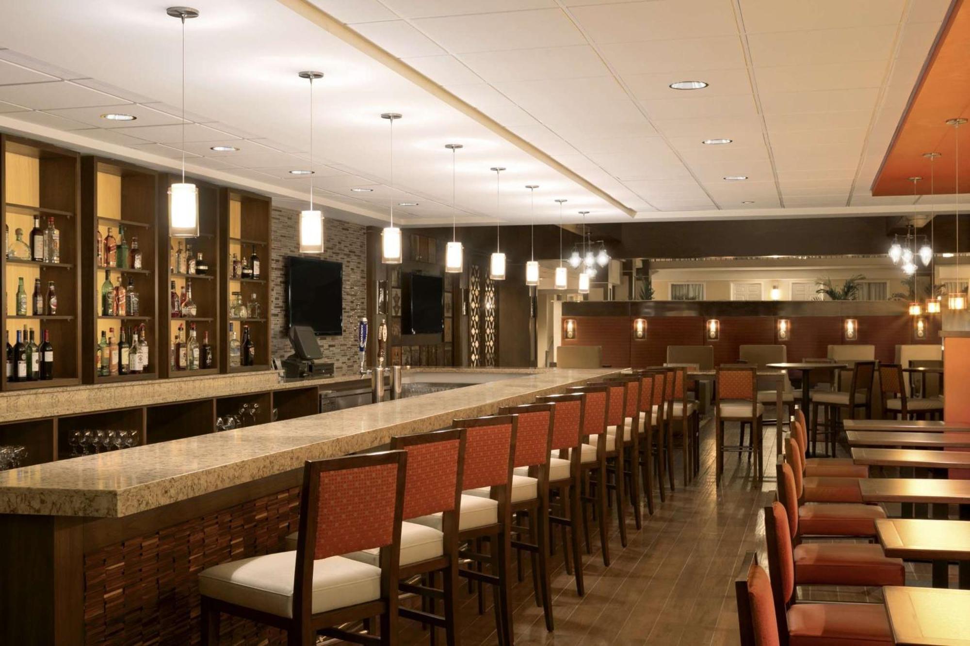 Embassy Suites Cleveland - Beachwood Exterior photo